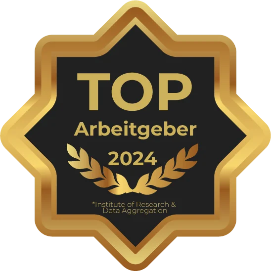 XBody Goldfarbene Plakette mit der Aufschrift „Top-Arbeitgeber 2024“ und Lorbeerblättern auf schwarzem Hintergrund. XBody Goldfarbene Plakette mit der Aufschrift „Top-Arbeitgeber 2024“ und Lorbeerblättern auf schwarzem Hintergrund.