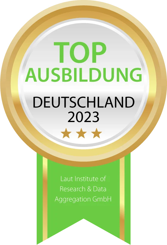 XBody Ein gold-grünes Abzeichen mit der Aufschrift „Top Ausbildung Deutschland 2023“ und drei Sternen. XBody Ein gold-grünes Abzeichen mit der Aufschrift „Top Ausbildung Deutschland 2023“ und drei Sternen.